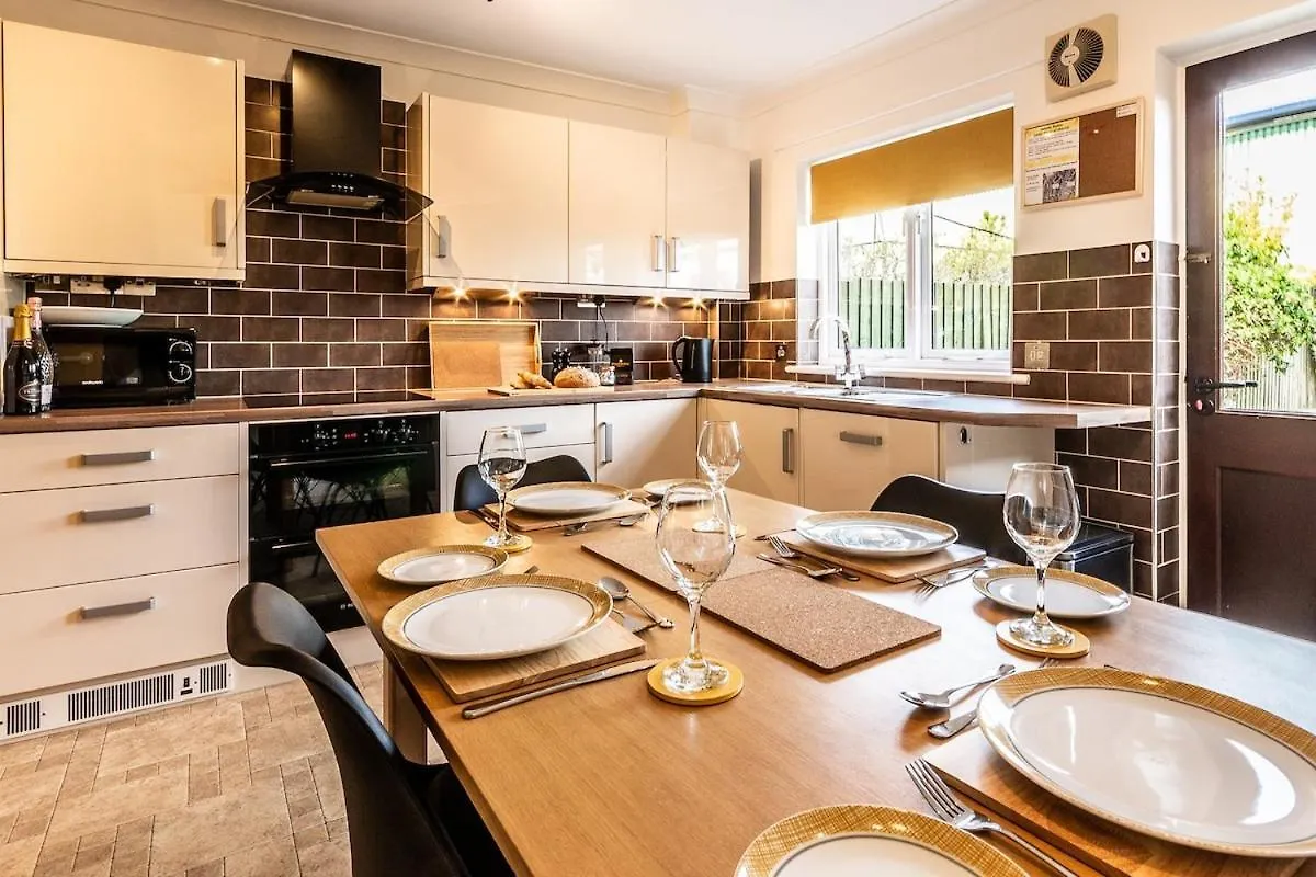 Holiday home Stylish Townhouse By The Quay With Parking Villa Exeter